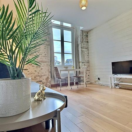 Wonderhost, Bois Et Pierre En Coeur De Ville Pau Eksteriør bilde