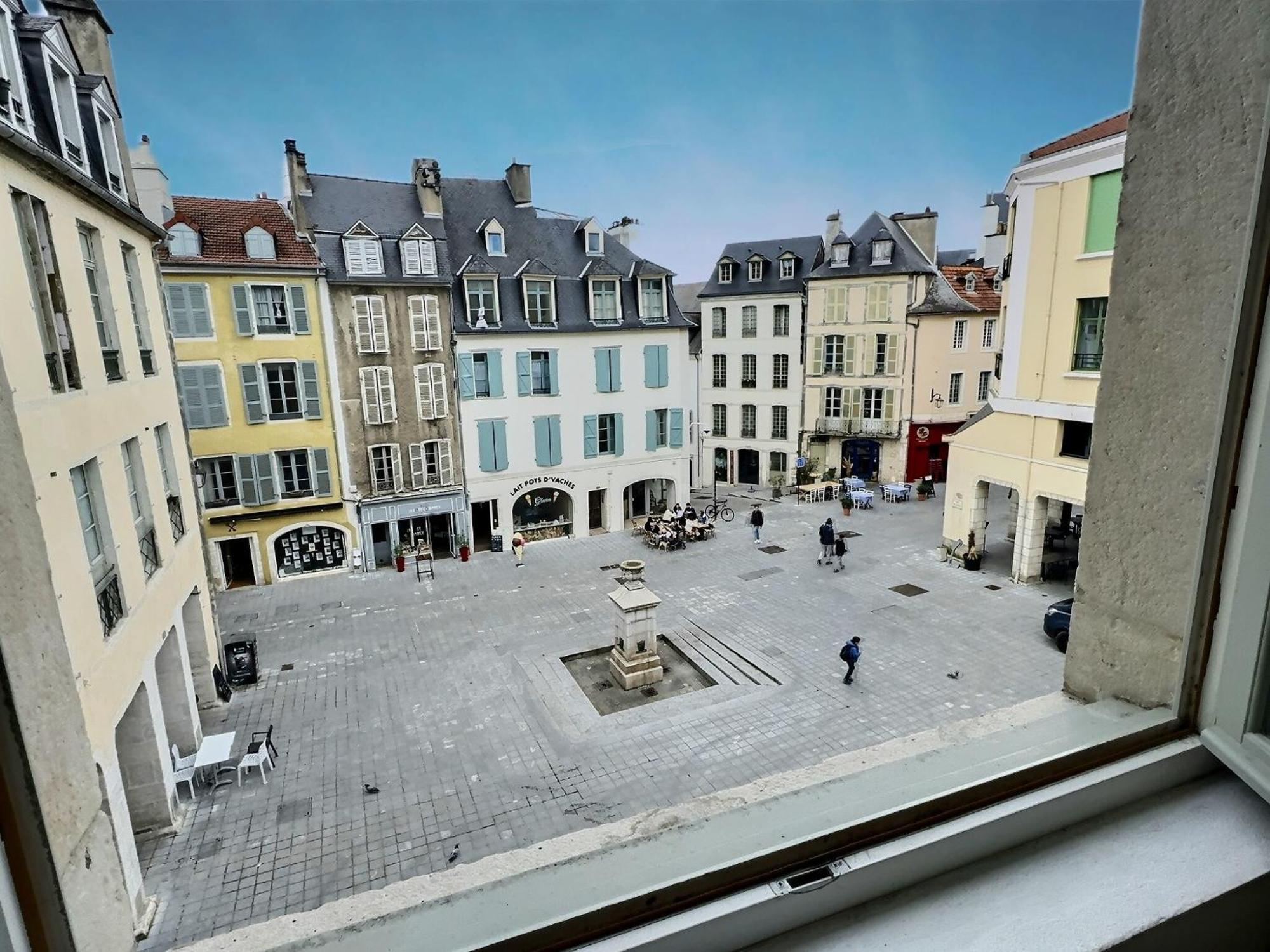 Wonderhost, Bois Et Pierre En Coeur De Ville Pau Eksteriør bilde